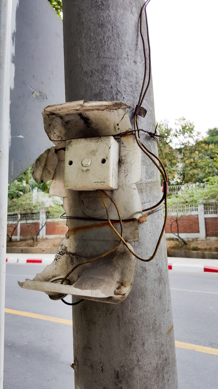 This is a light-switch on a streetlight. Quite possible the switch for the streetlight.